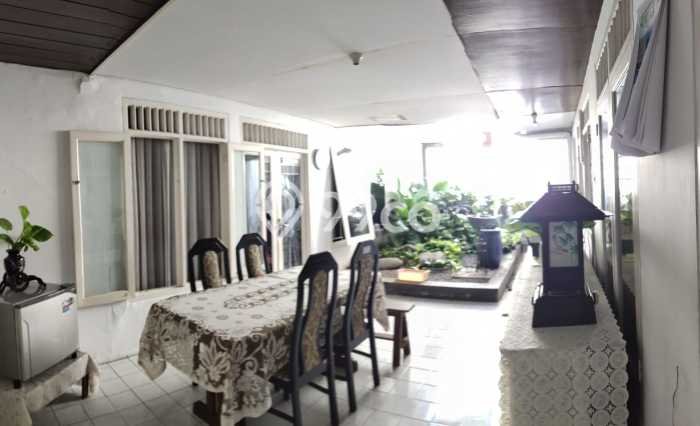 Hunian Elit LB 200m2 Siap Huni Desain Elegan di Bintaro, Tangerang Selatan Hunian Elit LB 200m2 Siap Huni Desain Elegan di Bintaro, Tangerang Selatan