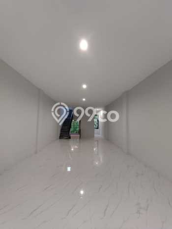 Ruko Dijual di Jakarta Barat LT 87m2 & LB 200m2 Lokasi Terbaik! Ruko Dijual di Jakarta Barat LT 87m2 & LB 200m2 Lokasi Terbaik!