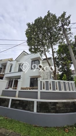 For Sale! Premium House LT 204m2 Desain Elegan di BSD Nusaloka For Sale! Premium House LT 204m2 Desain Elegan di BSD Nusaloka
