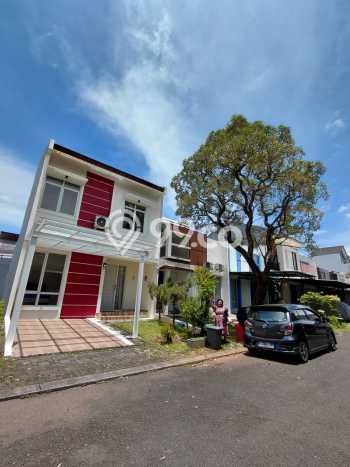 Disewakan! Rumah 3 Kamar Tidur &
3 Kamar Mandi di BSD The Icon, Tangerang Disewakan! Rumah 3 Kamar Tidur &
3 Kamar Mandi di BSD The Icon, Tangerang
