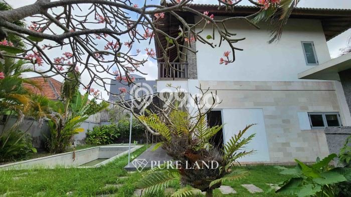 Dijual Vila Kawasan , Luas 500m2m², Dekat ke fasilitas Dijual Vila Kawasan , Luas 500m2m², Dekat ke fasilitas