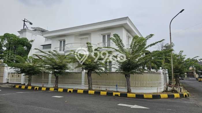 Rumah Luxury Modern Siap Huni di Intercon Jakarta Barat Rumah Luxury Modern Siap Huni di Intercon Jakarta Barat