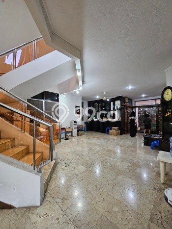 Rumah Elit Modern Tanpa Renovasi di Intercon Jakarta Barat Rumah Elit Modern Tanpa Renovasi di Intercon Jakarta Barat