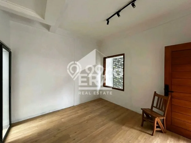 Jual Rumah Bagus Siap Huni LB 200m2 di Ciputat, Tangerang Selatan Jual Rumah Bagus Siap Huni LB 200m2 di Ciputat, Tangerang Selatan