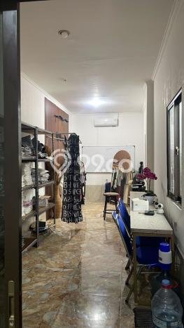 Ruko Dijual di Tangerang Selatan LT 100m2 & LB 300m2 Lokasi Terbaik! Ruko Dijual di Tangerang Selatan LT 100m2 & LB 300m2 Lokasi Terbaik!