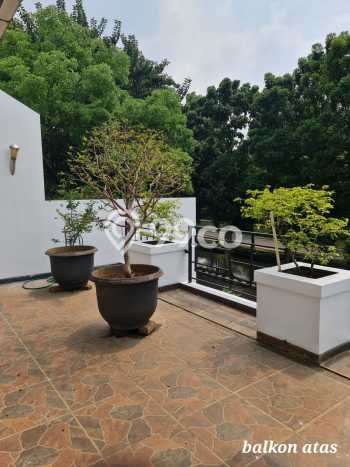 Hunian Elit LB 500m2 Siap Huni Desain Elegan di Bintaro, Tangerang Selatan Hunian Elit LB 500m2 Siap Huni Desain Elegan di Bintaro, Tangerang Selatan