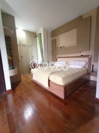 Rumah Mewah LB 600m2 Siap Huni Desain Elegan di Bintaro, Tangerang Selatan Rumah Mewah LB 600m2 Siap Huni Desain Elegan di Bintaro, Tangerang Selatan
