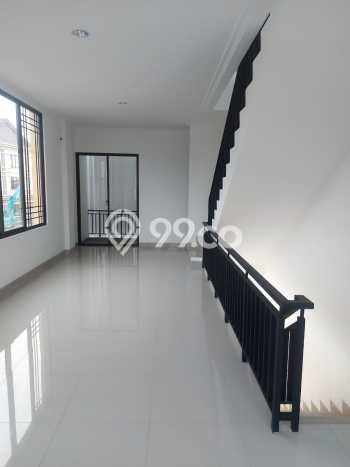 Disewakan Ruko Area Komersial Kawasan Tangerang, Luas 140m2m², Siap Usaha Disewakan Ruko Area Komersial Kawasan Tangerang, Luas 140m2m², Siap Usaha