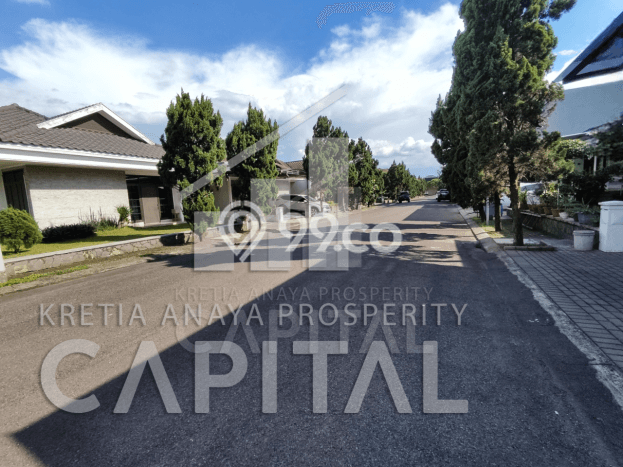 For Sale! Premium House LT 312m2 Desain Elegan di Singgasana For Sale! Premium House LT 312m2 Desain Elegan di Singgasana