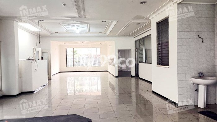 Lokasi terbaik! Rumah siap huni disewakan di Klojen LB 500m2 Lokasi terbaik! Rumah siap huni disewakan di Klojen LB 500m2