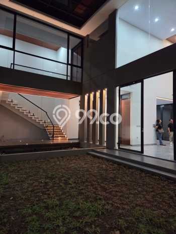Ready to Use! Premium House LT 392m2 Desain Modern di Summarecon Bandung Ready to Use! Premium House LT 392m2 Desain Modern di Summarecon Bandung
