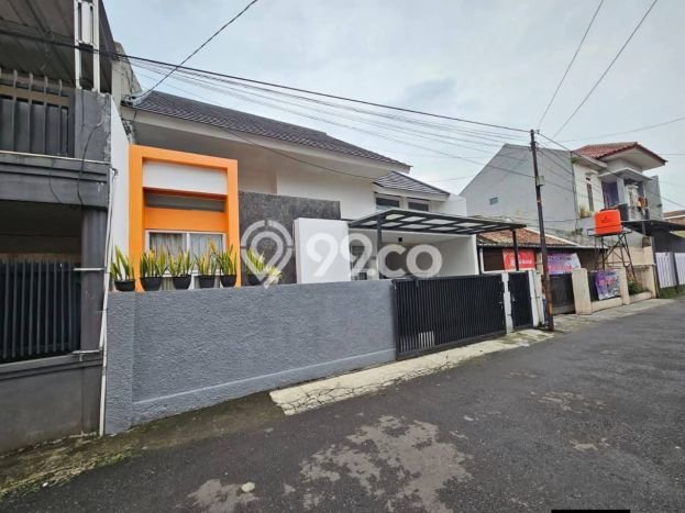 Rumah Modern Minimalis 4 Kamar Bisa Langsung Pindah di Cimahi Tengah Rumah Modern Minimalis 4 Kamar Bisa Langsung Pindah di Cimahi Tengah