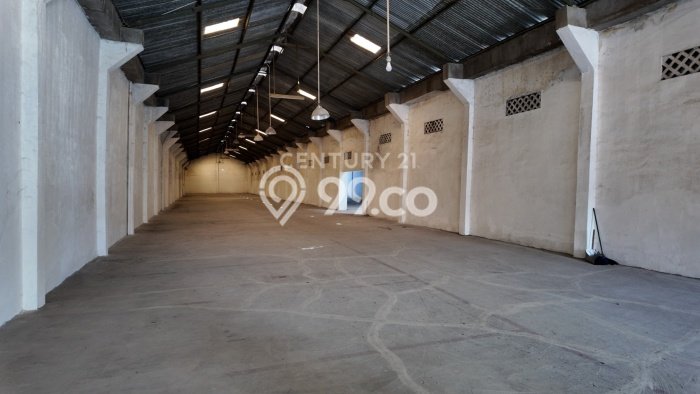 Unit Gudang disewakan di Sewon Bantul dengan LT 2000m2 / LB 1800m2 Unit Gudang disewakan di Sewon Bantul dengan LT 2000m2 / LB 1800m2