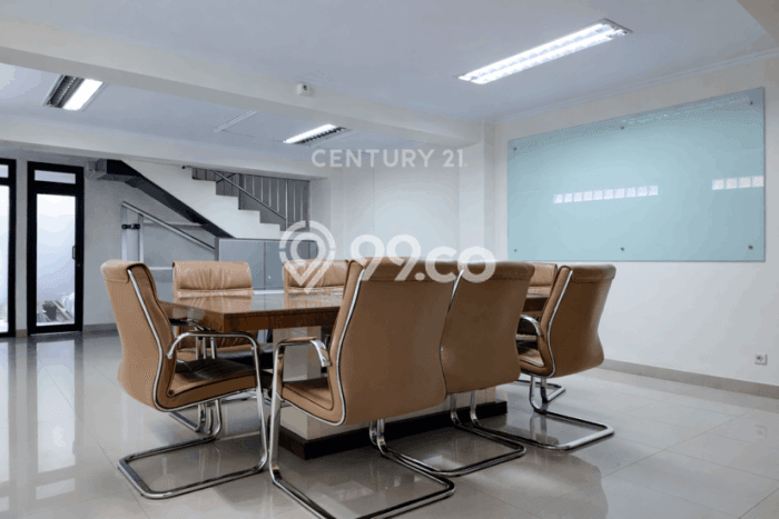 Ruko Dijual di Prime Area Yogyakarta Luas 174m2 Ruko Dijual di Prime Area Yogyakarta Luas 174m2
