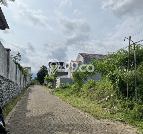 Tanah Dijual Lokasi Strategis di Malang dengan Luas 140m2 Tanah Dijual Lokasi Strategis di Malang dengan Luas 140m2