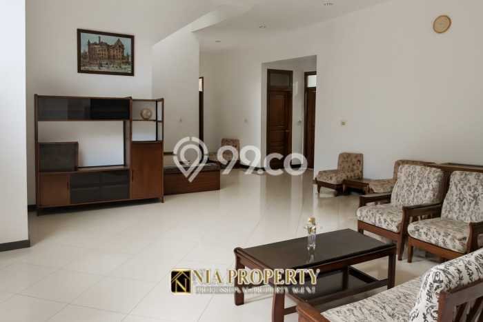 Rumah Mewah LB 400m2 Siap Pakai Desain Elegan di Cibubur, Jakarta Timur Rumah Mewah LB 400m2 Siap Pakai Desain Elegan di Cibubur, Jakarta Timur