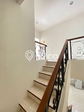 Rumah Luas Asri 4 KT Siap Huni di Cibubur Jakarta Timur Rumah Luas Asri 4 KT Siap Huni di Cibubur Jakarta Timur