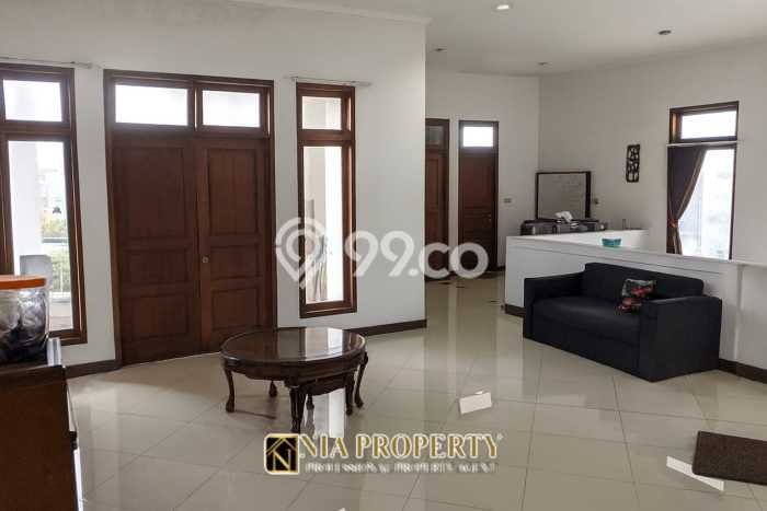 Rumah Mewah LB 400m2 Siap Pakai Desain Elegan di Cibubur, Jakarta Timur Rumah Mewah LB 400m2 Siap Pakai Desain Elegan di Cibubur, Jakarta Timur