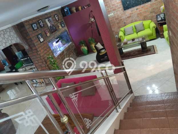 Rumah Mewah LB 300m2 Siap Pakai Desain Elegan di Raffles Hills, Jakarta Timur Rumah Mewah LB 300m2 Siap Pakai Desain Elegan di Raffles Hills, Jakarta Timur
