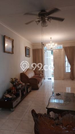 Rumah Mewah LB 160m2 Siap Huni Desain Elegan di Cibubur, Jakarta Timur Rumah Mewah LB 160m2 Siap Huni Desain Elegan di Cibubur, Jakarta Timur