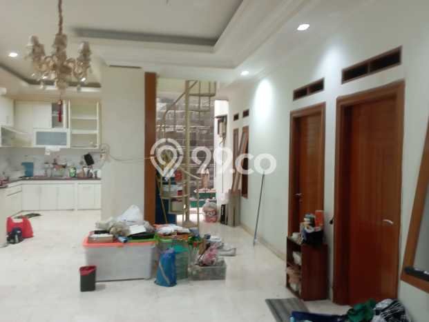 Rumah Mewah LB 300m2 Siap Huni Desain Elegan di Raffles Hills, Jakarta Timur Rumah Mewah LB 300m2 Siap Huni Desain Elegan di Raffles Hills, Jakarta Timur