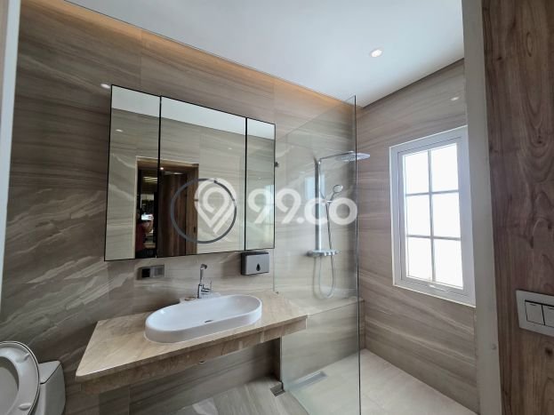 BEST INVESTMENT! Rumah area , Luas 228m2m² LB 315m2m² BEST INVESTMENT! Rumah area , Luas 228m2m² LB 315m2m²