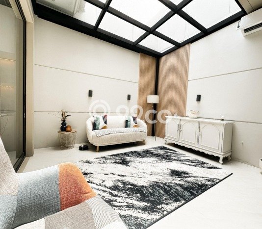Jual Rumah Luas Elegan Dengan View Eksklusif di BSD City, Tangerang Jual Rumah Luas Elegan Dengan View Eksklusif di BSD City, Tangerang