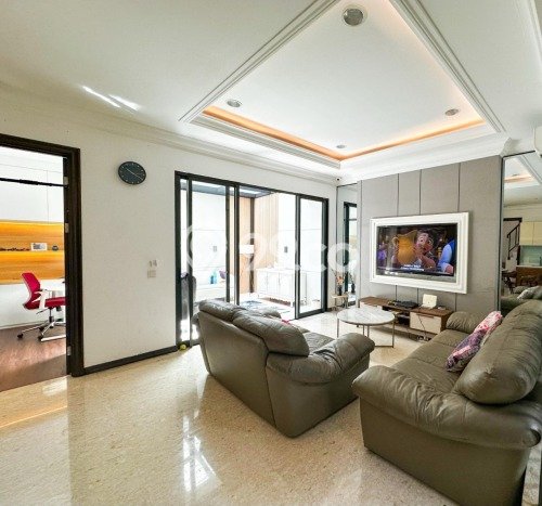 Jual Rumah Luas Elegan Dengan View Eksklusif di BSD City, Tangerang Jual Rumah Luas Elegan Dengan View Eksklusif di BSD City, Tangerang