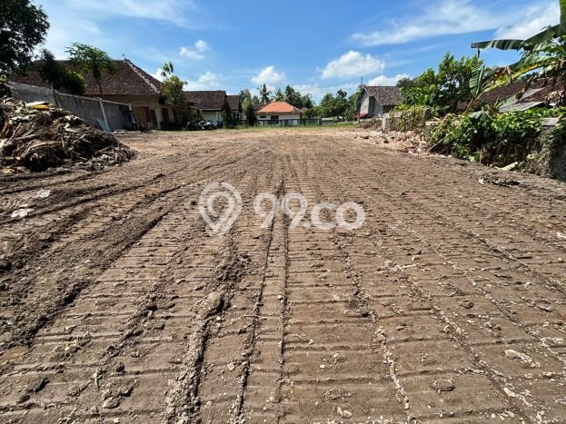 Jarang Ada! Tanah di Tempel Punya Luas 141m2 SHM Jarang Ada! Tanah di Tempel Punya Luas 141m2 SHM