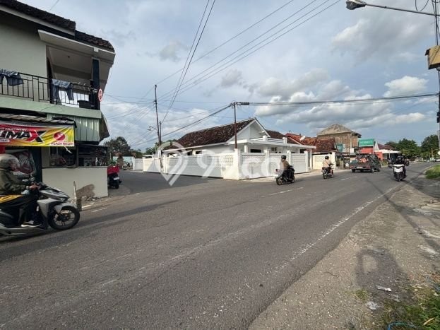 Lahan Strategis di Godean Dijual dengan Luas 121m2 Lahan Strategis di Godean Dijual dengan Luas 121m2