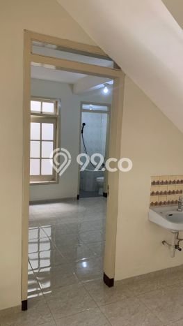 Lokasi terbaik! Rumah siap huni disewakan di Mulyorejo LB 80m2 Lokasi terbaik! Rumah siap huni disewakan di Mulyorejo LB 80m2