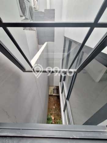 Rumah Mewah LB 165m2 Siap Huni Desain Elegan di BSD Green Wich, Tangerang Rumah Mewah LB 165m2 Siap Huni Desain Elegan di BSD Green Wich, Tangerang