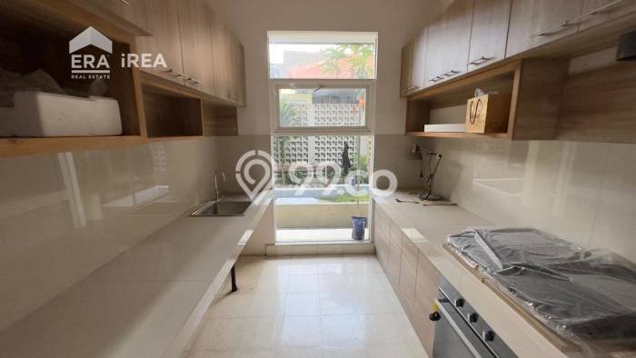 Rumah Eksklusif Siap Huni LT 518m2 di Depok, Sleman Rumah Eksklusif Siap Huni LT 518m2 di Depok, Sleman