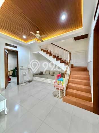 Rumah Mewah LB 200m2 Siap Huni Desain Elegan di Pondok Labu, Jakarta Selatan Rumah Mewah LB 200m2 Siap Huni Desain Elegan di Pondok Labu, Jakarta Selatan