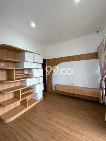 Rumah Mewah LB 180m2 Siap Huni Desain Elegan di Puri Indah, Jakarta Barat Rumah Mewah LB 180m2 Siap Huni Desain Elegan di Puri Indah, Jakarta Barat