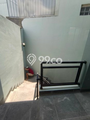 Rumah Luxury Modern Tanpa Renovasi di Taman Surya Jakarta Barat Rumah Luxury Modern Tanpa Renovasi di Taman Surya Jakarta Barat