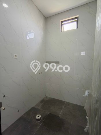 Rumah Luxury Modern Tanpa Renovasi di Taman Surya Jakarta Barat Rumah Luxury Modern Tanpa Renovasi di Taman Surya Jakarta Barat
