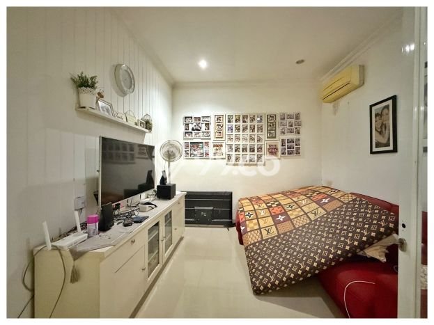 Rumah Modern 4 KT di Taman Ratu Jakarta Barat Semi Furnished Rumah Modern 4 KT di Taman Ratu Jakarta Barat Semi Furnished