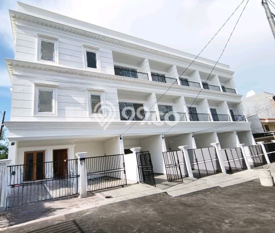 Disewakan Ruko di Kawasan Ramai Tanjung Duren Luas 211m2 Disewakan Ruko di Kawasan Ramai Tanjung Duren Luas 211m2