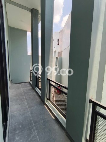 Rumah Luxury Modern Tanpa Renovasi di Taman Surya Jakarta Barat Rumah Luxury Modern Tanpa Renovasi di Taman Surya Jakarta Barat