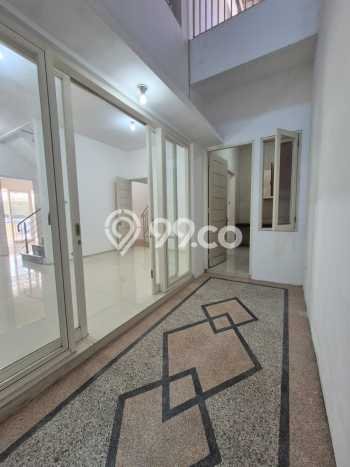 Rumah Elit Modern Siap Huni di Pakuwon City Surabaya Rumah Elit Modern Siap Huni di Pakuwon City Surabaya