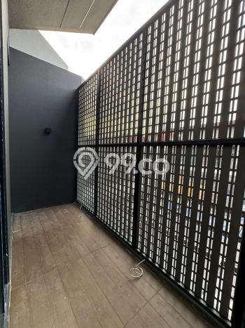 Rumah Luxury Modern Tanpa Renovasi di Pakuwon City Surabaya Rumah Luxury Modern Tanpa Renovasi di Pakuwon City Surabaya
