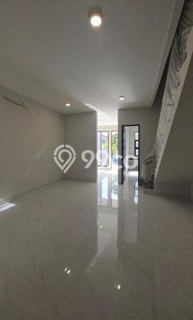 For Sale Rumah 4 Kamar Lokasi Ideal Nyaman dan Strategis di Rungkut For Sale Rumah 4 Kamar Lokasi Ideal Nyaman dan Strategis di Rungkut