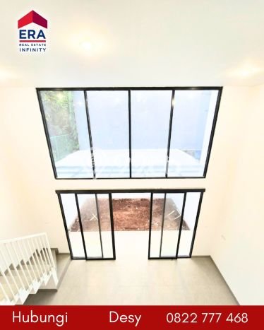 Rumah Elit Modern Tanpa Renovasi di Joglo Jakarta Barat Rumah Elit Modern Tanpa Renovasi di Joglo Jakarta Barat