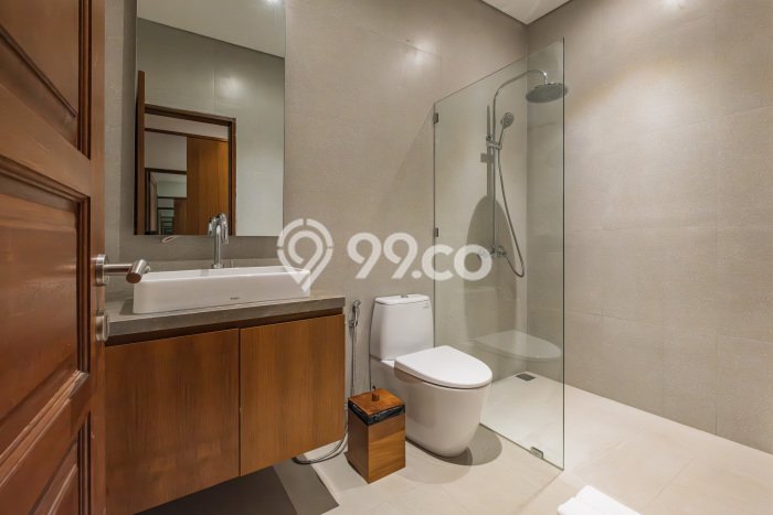Vila Terawat di , Luas 239m2m², Posisi Strategis dengan akses bagus Vila Terawat di , Luas 239m2m², Posisi Strategis dengan akses bagus