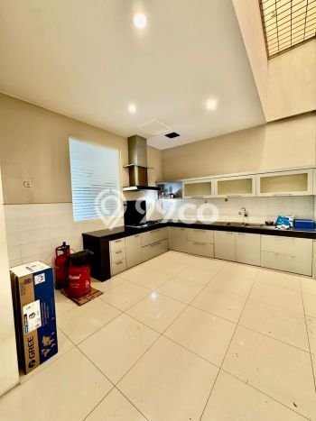 Rumah Disewakan Surabaya LT 135m2 LB 155m2 Kawasan Citraland Rumah Disewakan Surabaya LT 135m2 LB 155m2 Kawasan Citraland