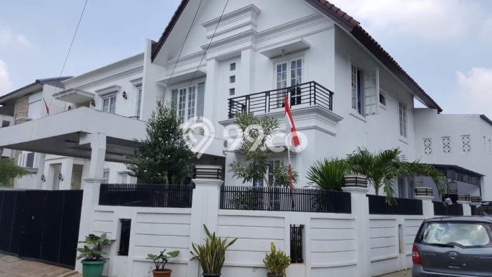 Ready to Use! Premium House LT 205m2 Desain Elegan di Cipinang Ready to Use! Premium House LT 205m2 Desain Elegan di Cipinang