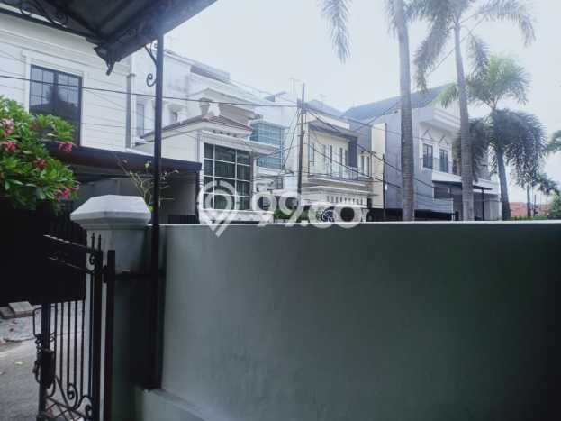 For Sale! Luxury House LT 288m2 Desain Elegan di Pulomas For Sale! Luxury House LT 288m2 Desain Elegan di Pulomas