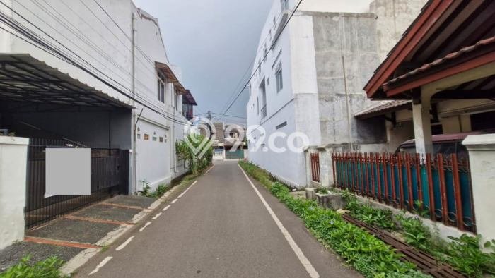 For Sale! Premium House LT 200m2 Desain Elegan di Pondok Kelapa For Sale! Premium House LT 200m2 Desain Elegan di Pondok Kelapa