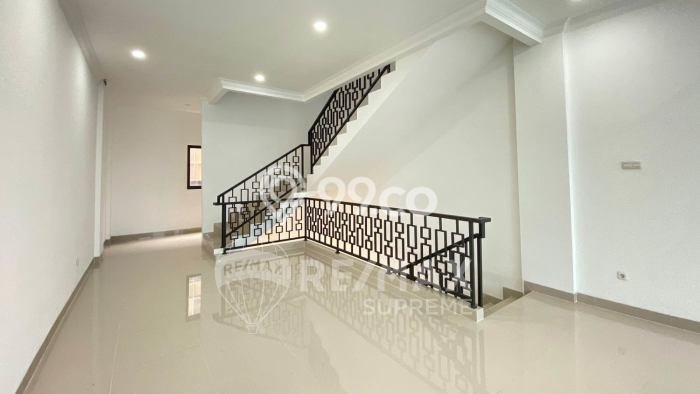Unit Ruko Dijual di Bekasi LT 134m2 & LB 265m2 Unit Ruko Dijual di Bekasi LT 134m2 & LB 265m2